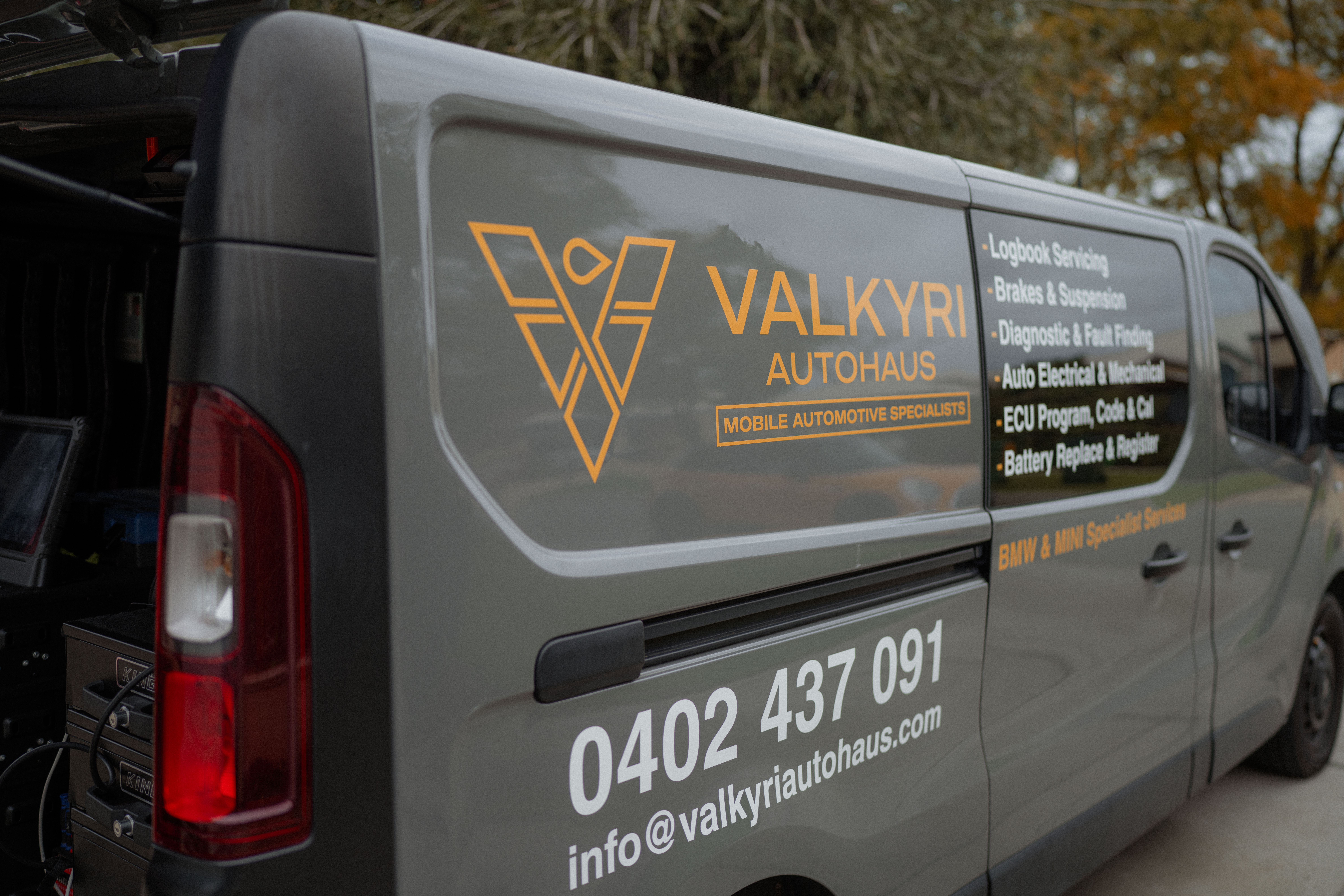 Valkyri Autohaus van signage close-up